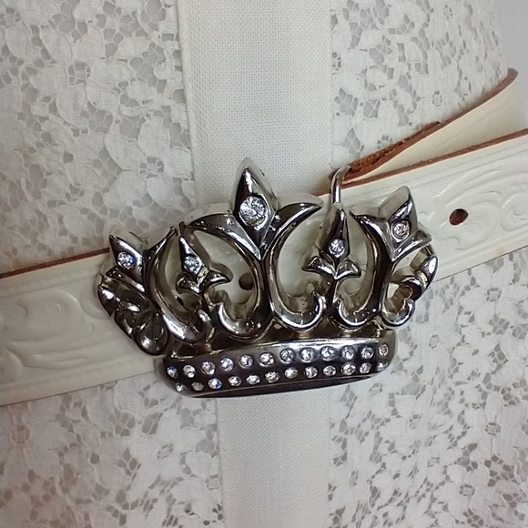 VINTAGE WHITE HAND TOOLED LEATHER CROWN BUCKLE BELT - Picture 1 of 6